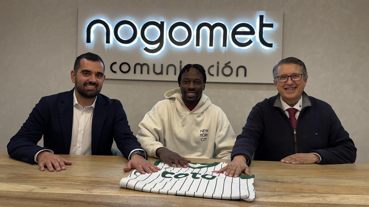 Sergio Varo, Zack Rollins y Rafael Blanco, en la presentación del estadounidense como jugador del Coto Córdoba.