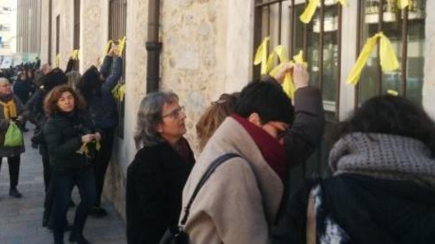 La proposta de JxCat en solitari per legitimar Puigdemont crispa ERC