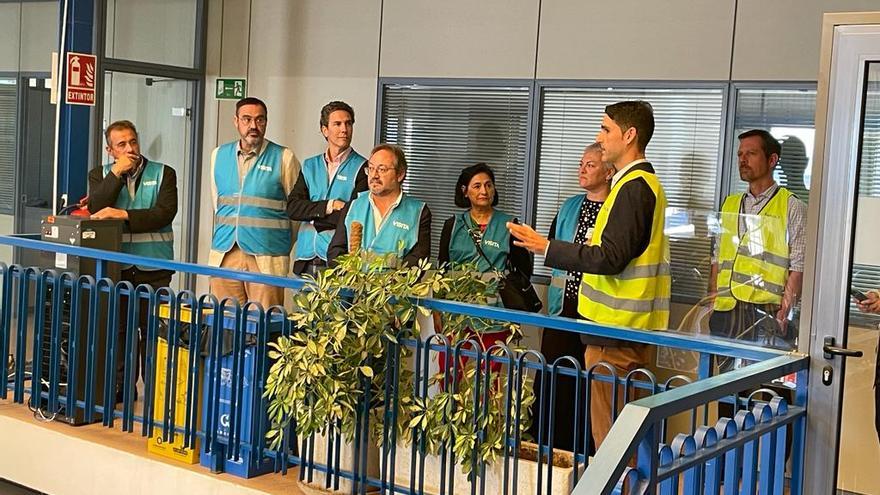 European Flyers recibe en el aeródromo de Mutxamel la visita de representantes de la Universidad de Alicante