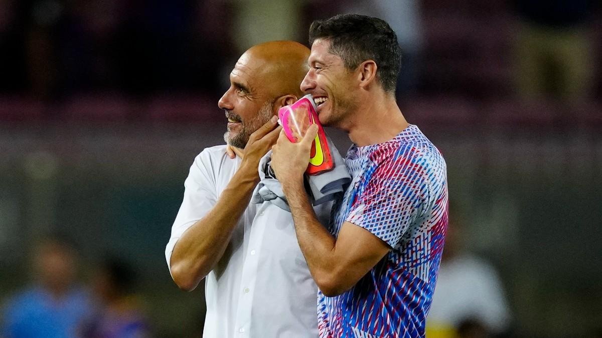 Lewandowski y Guardiola, en el partido solidario contra la ELA