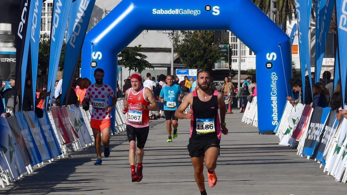 Hassous y Busienei, ganadores en el regreso de Coruña10