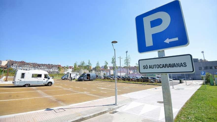 Área de servicio de Autocaravanas de Pontevedra, prácticamente vacía. // G.S.