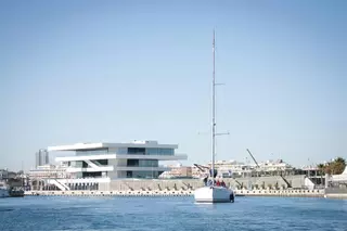 València encarga un estudio para mejorar la seguridad en la Marina tras varias caídas desde el muro