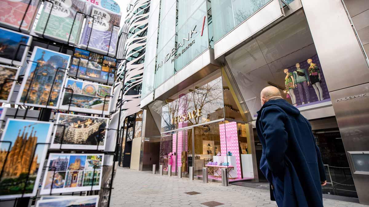 Tiendas en el paseo de Gràcia de Barcelona