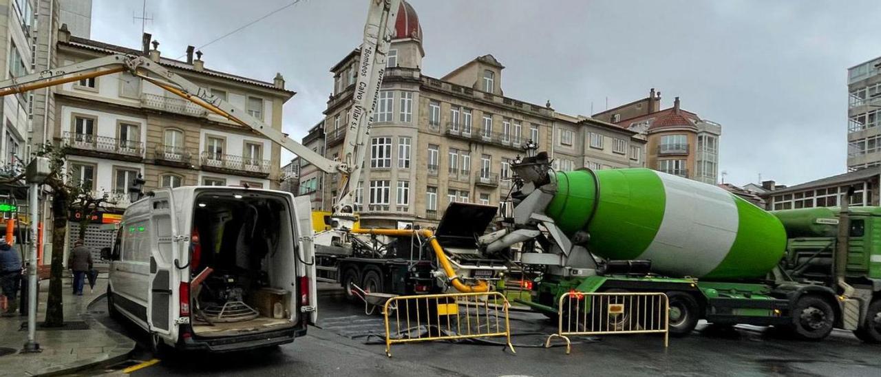 Trabajos en un inmueble del núcleo urbano de A Estrada. |   // BERNABÉ