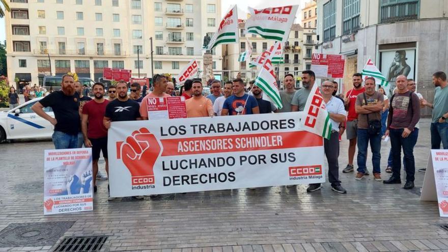 Los trabajadores de Schindler mantienen sus protestas