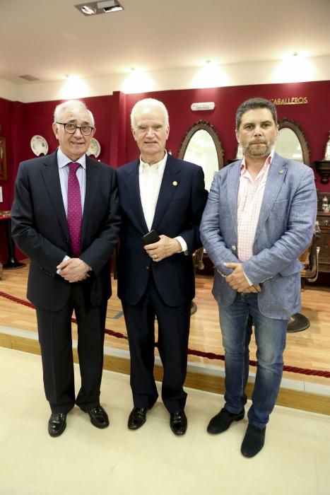 Inauguración de la exposición del psicoesteta Ramiro en la sala de exposiciones de Caja Rural