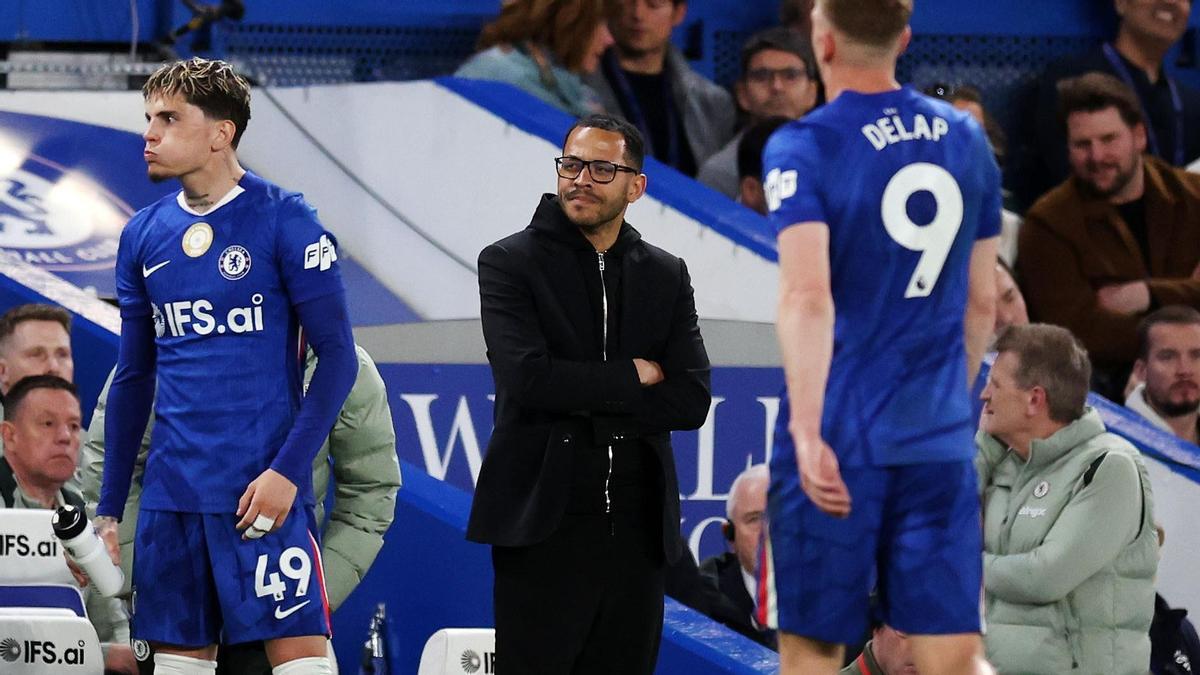 Liam Rosenior, entrenador del Chelsea