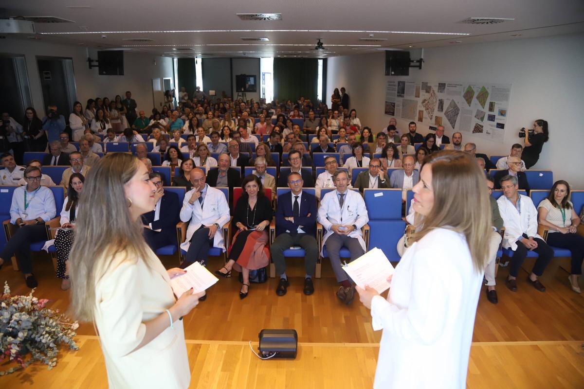 Celebración del acto '50 años de ciencia', presentado por las periodistas Isabel de Castro (Imibic) y Monte Mora (hospital Reina Sofía).