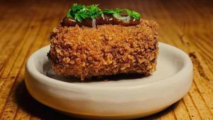 Croqueta de pollo a la catalana de La Sosenga, la mejor de Barcelona.