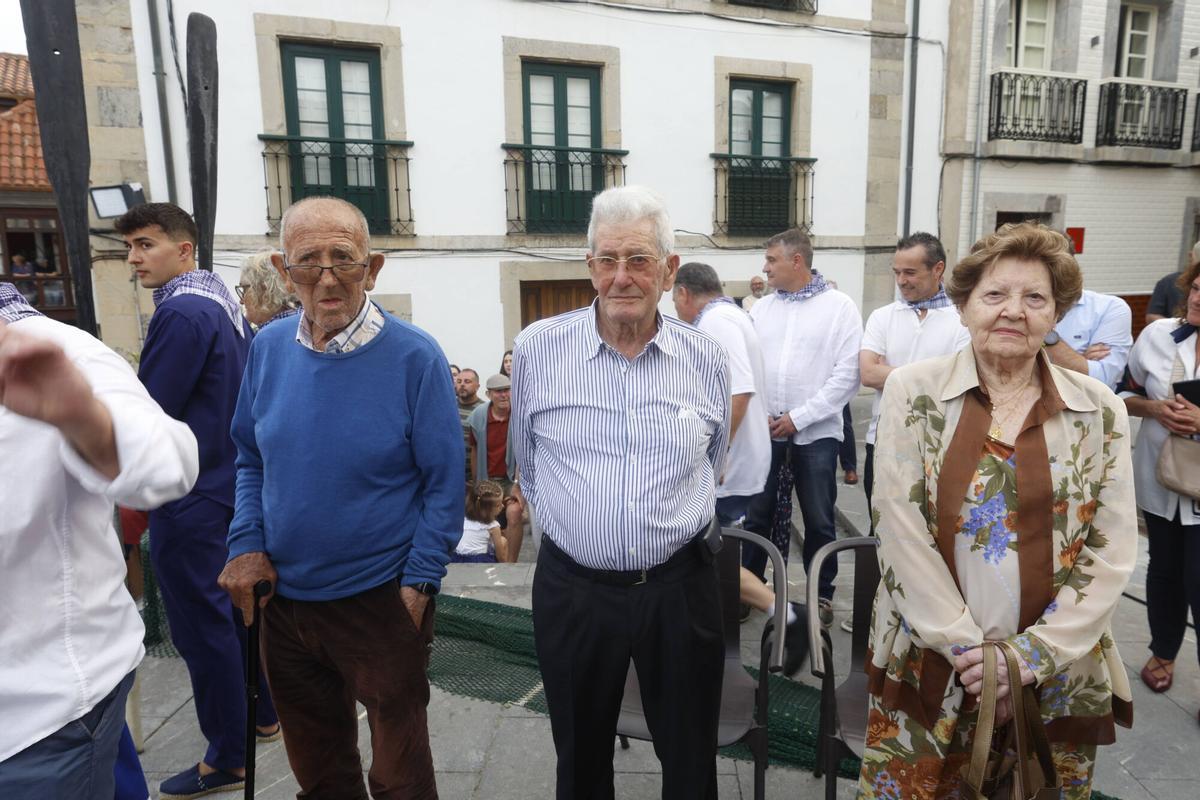 EN IMÁGENES: Pasacalles marinero por las fiestas del Carmen de Luanco.