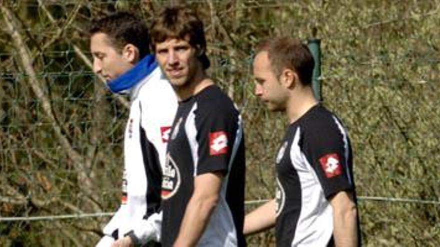 Rubén Pérez y Laure, retirándose antes durante un entrenamiento en Abegondo