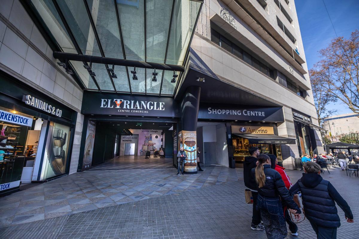 Barcelona 08/01/2026 Barcelona Interior y exterior del estado actual del centro comercial del Triangle medio año después del cierre del FNAC. AUTOR: JORDI OTIX