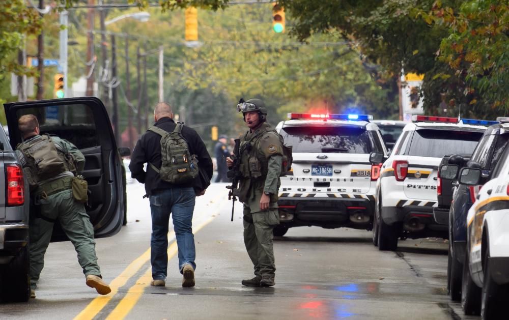 Ocho fallecidos y doce heridos en un tiroteo en una sinagoga de Pittsburgh