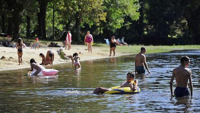 Unas 6.000 personas disfrutaron de la temporada de baño en esta playa fluvial.