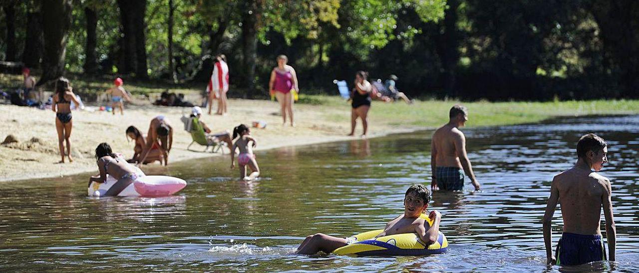 Unas 6.000 personas disfrutaron de la temporada de baño en esta playa fluvial.