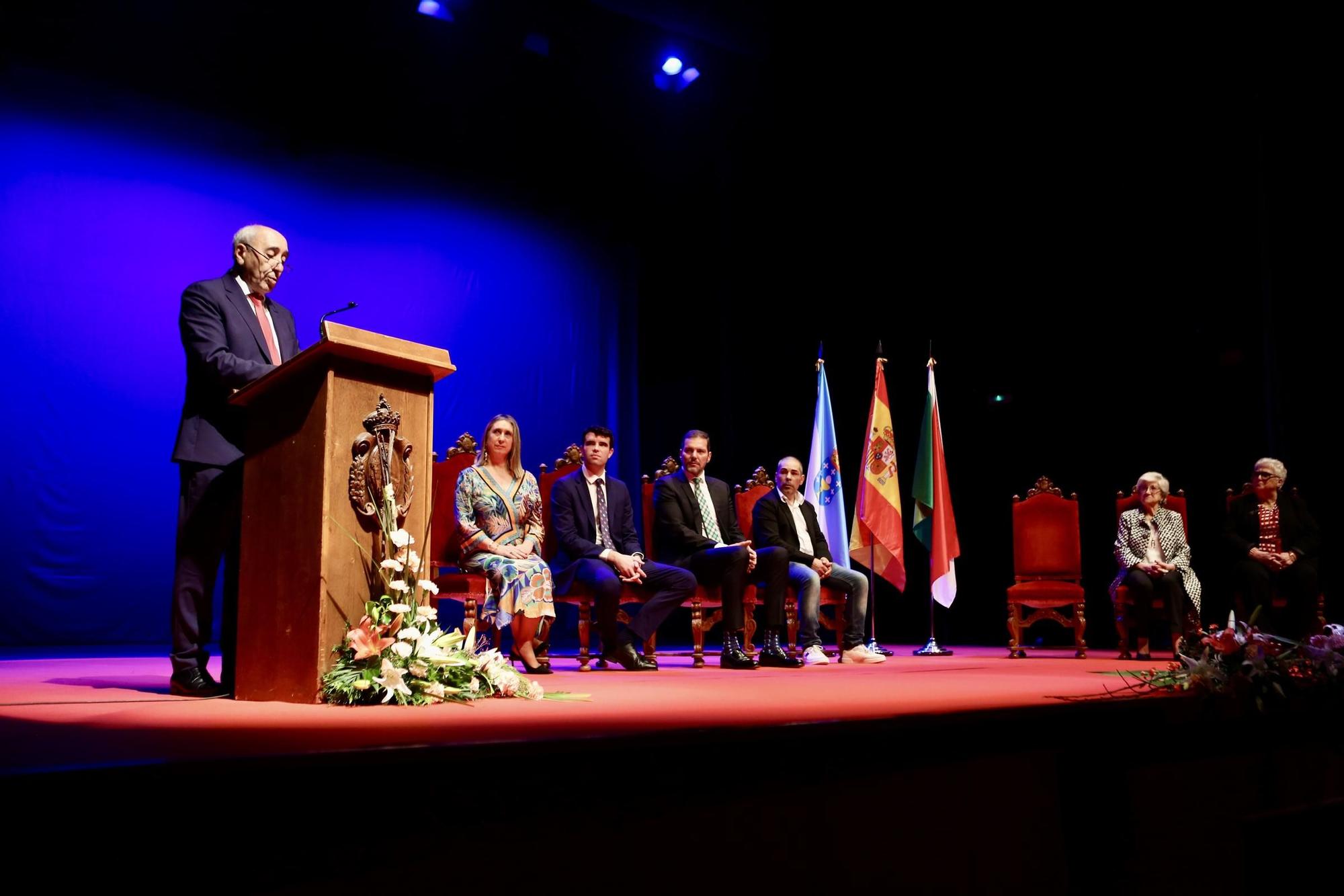 A Estrada saborea un salmón de oro