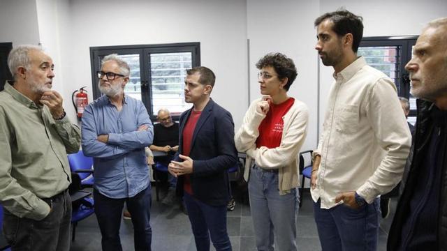 Por la izquierda, Manuel Cañete, Rafa Cofiño, Javier Suárez Llana, Noelia Ordieres, Alejandro Farpón y José Ramón Uría, ayer, en la sede de la FAV.