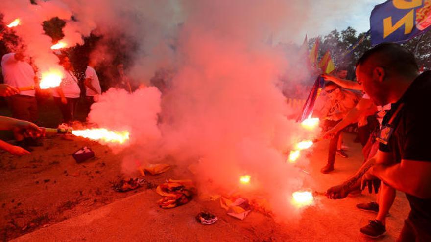 Los ultras aprovechan el clima político para crear desorden