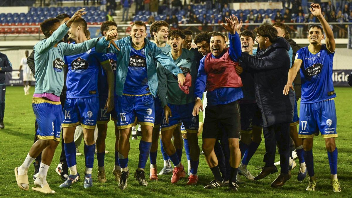 El Ourense, colista en Primera Federación, elimina al Oviedo en la Copa del Rey