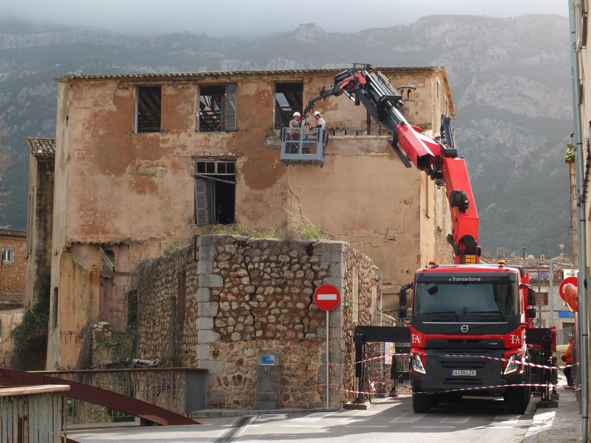 El inmueble de la Fàbrica Nova debe ser apuntalado con urgencia.