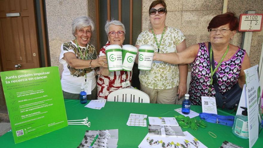 Un grup de voluntàries en el marc de la recaptació de fons solidària, aquest cap de setmana. | QUIM LLORENS