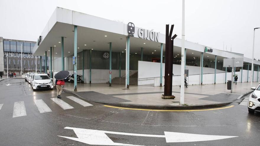Roba un camión, atropella a un motorista y se da a la fuga: la Policía tras la pista del ladrón causante del accidente en Gijón
