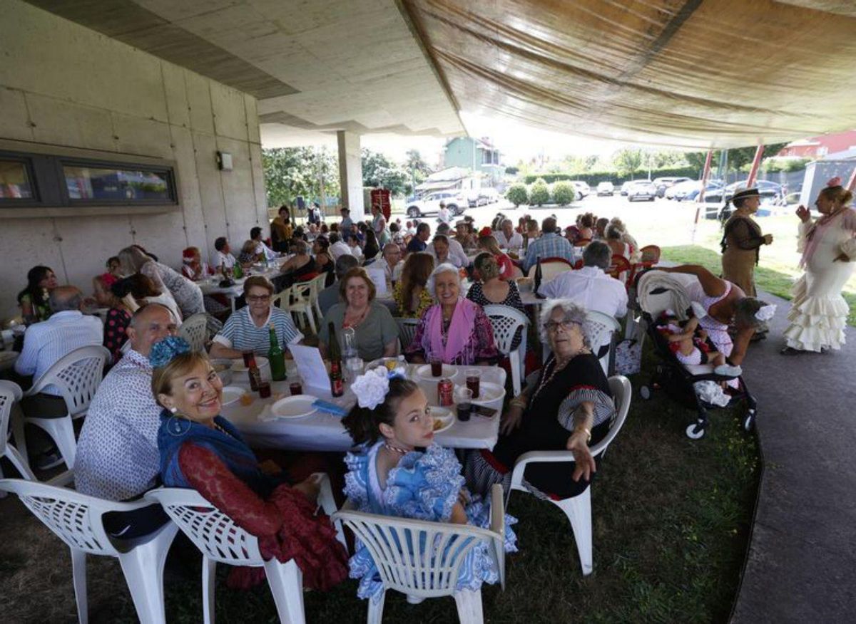 Jove come, canta y festeja a la Reina de las Marismas