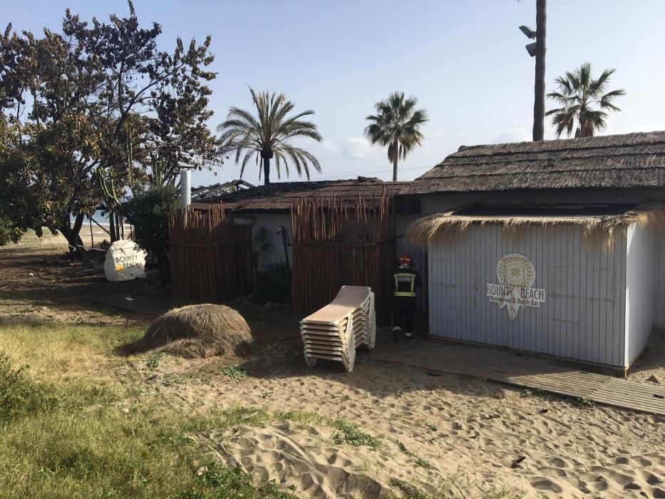 El Restaurante Bounty Beach, ubicado en la playa de El Pinillo, sufre un incendio cinco días después de que las llamas arrasaran Playa Padre