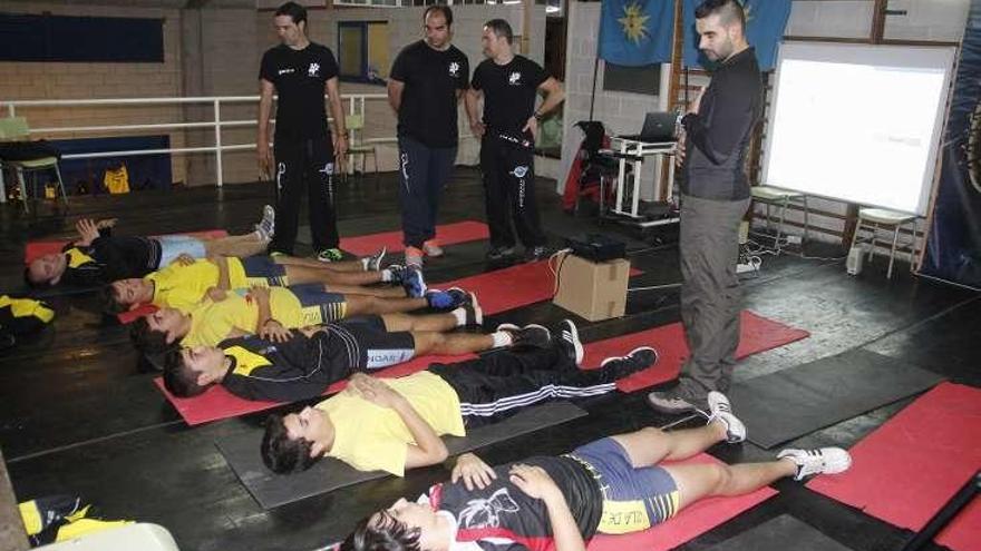 Un curso de apnea celebrado por el Vila de Cangas. // Santos Álvarez