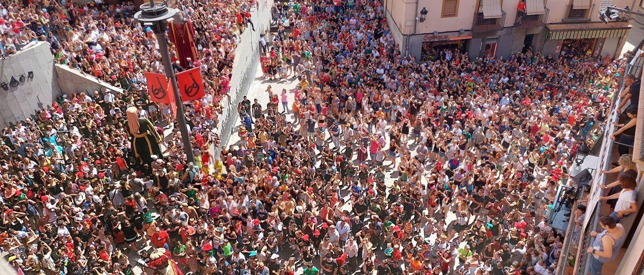 Arrenca la Patum a la Plaça Sant Pere