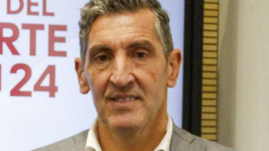 Las Mestas acondicionará aseos y taquillas de su tribuna oeste