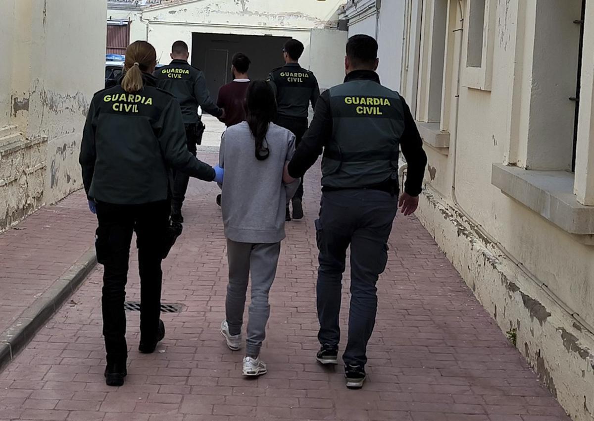 Una de las personas detenidas es menor de edad