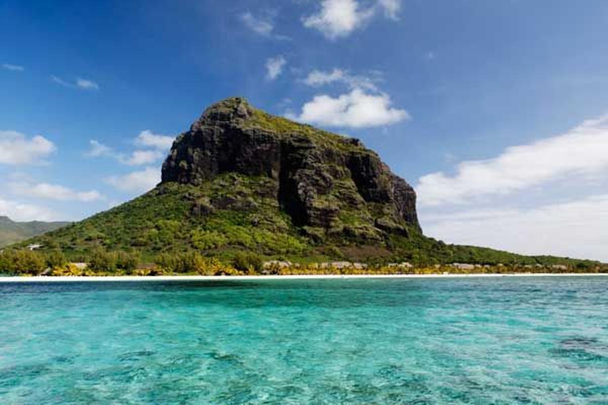 Roca basáltica en Le Morne en Isla Mauricio.