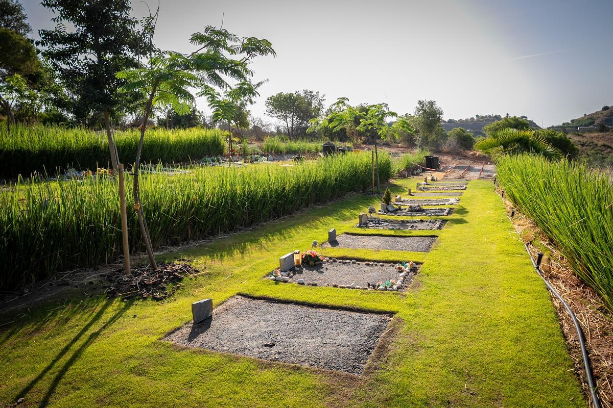 El primer cementerio público de mascotas de España está en Málaga y acoge mayoritariamente perros y gatos
