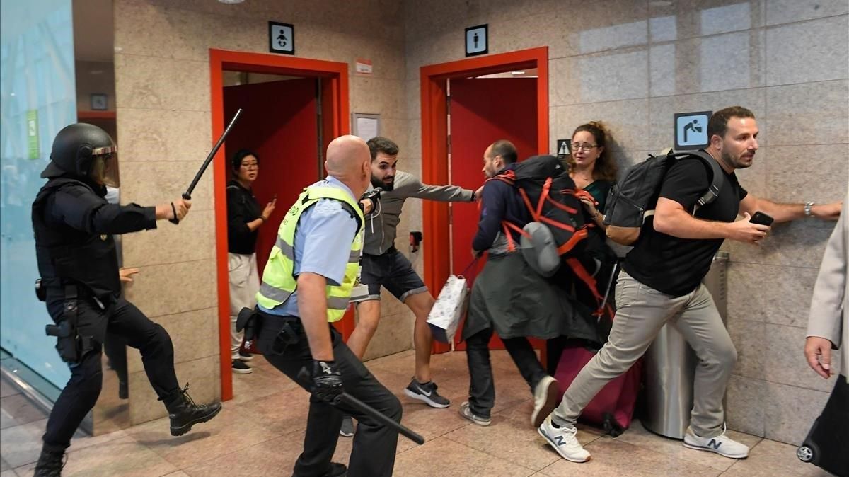 zentauroepp50400769 desalojos en el aeropuerto191014194232