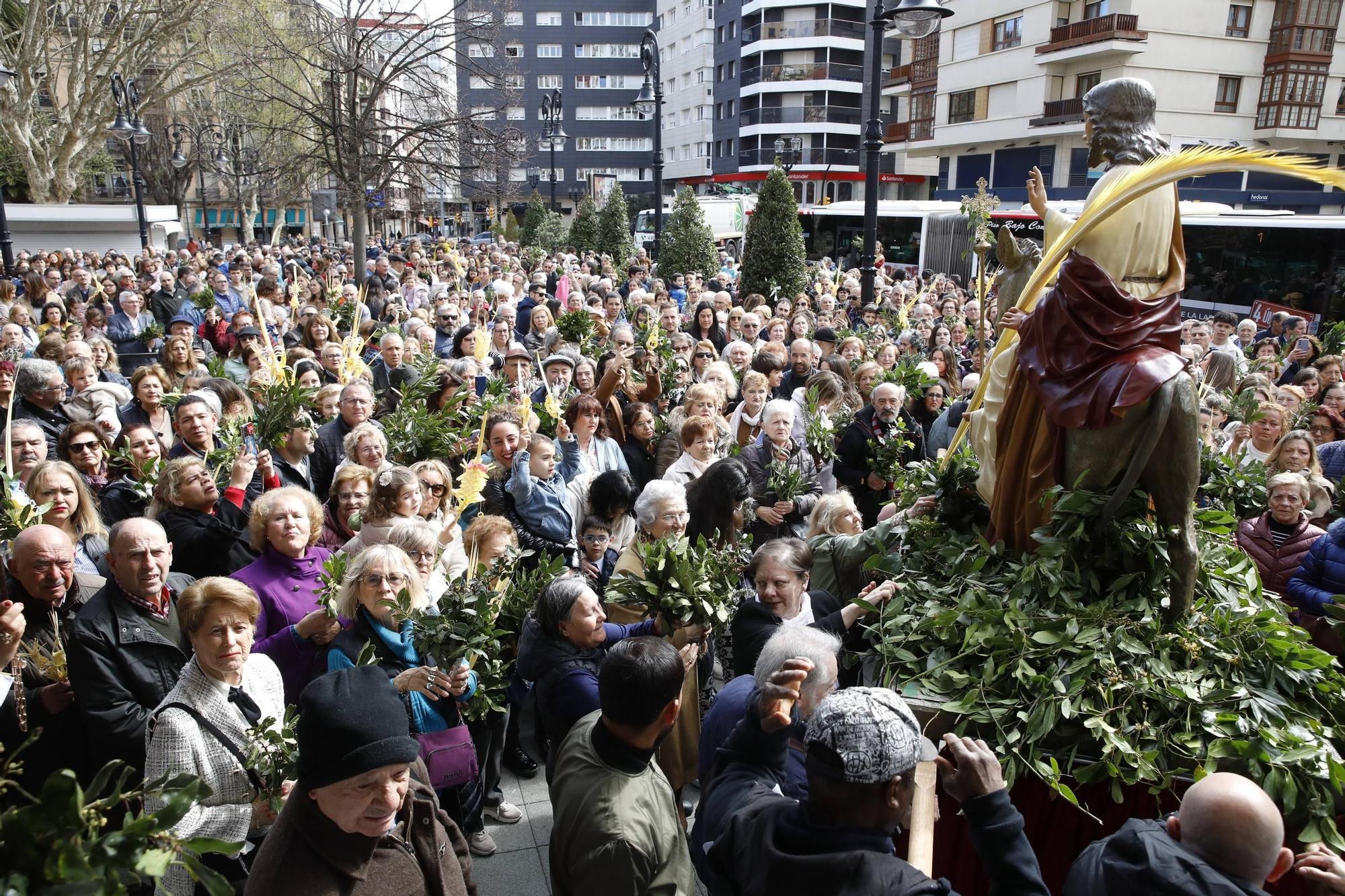 EN IMÁGENES: Gijón procesiona para celebrar el Domingo de Ramos