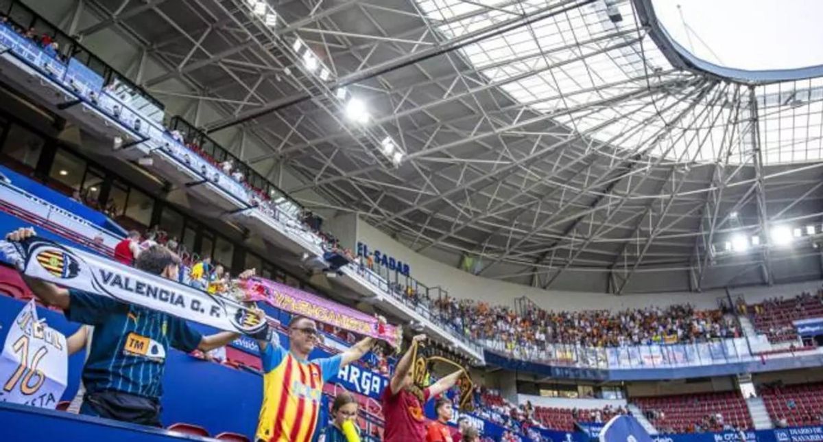 Aficionados del Valencia CF desplazados al partido en Pamplona en la jornada 2 de la liga española