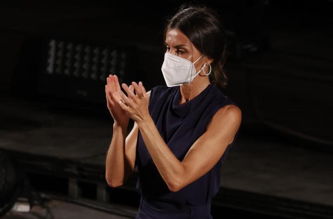 Los brazos fuertes y tonificados de la reina Letizia, con look de la marca española Galcon