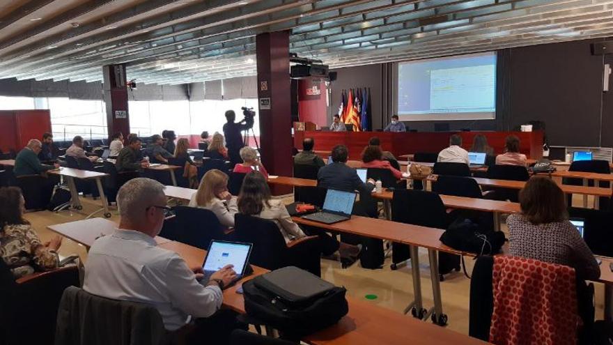 Una imagen de la comisión de seguimiento de gestión de residuos celebrada este viernes.