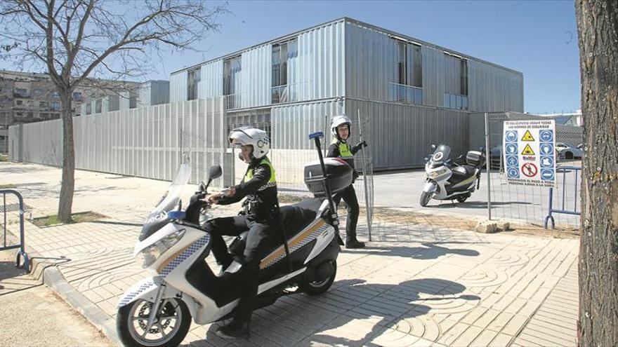 La policía local de Badajoz inicia su traslado a la nueva comisaría de Valdepasillas