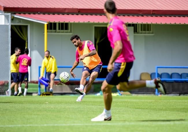 Entrenamiento de la UD LAS PALMAS en Barranco ...