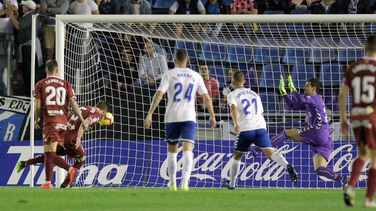 El Córdoba despierta en Tenerife y cree en la permanencia (0-2)