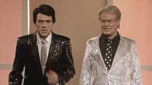 Felipe González i José María Aznar interpreten la cançó ’Juntos’ en el programa ’Polònia’ de TV3.