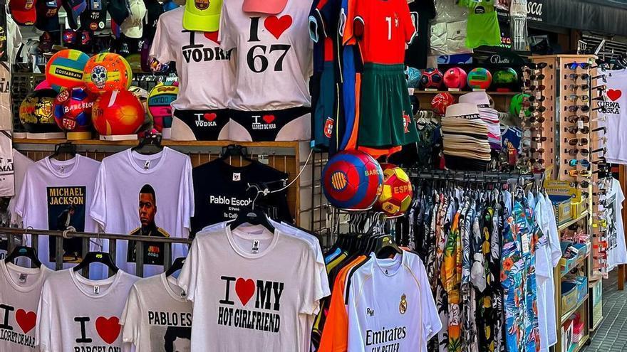 Lloret de Mar imposa sancions a comerços per articles amb missatges ofensius