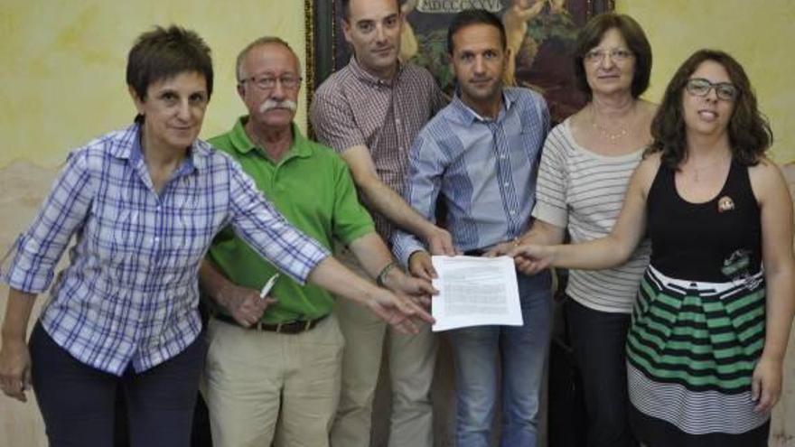 Los participantes en la reunión celebrada en Pinoso