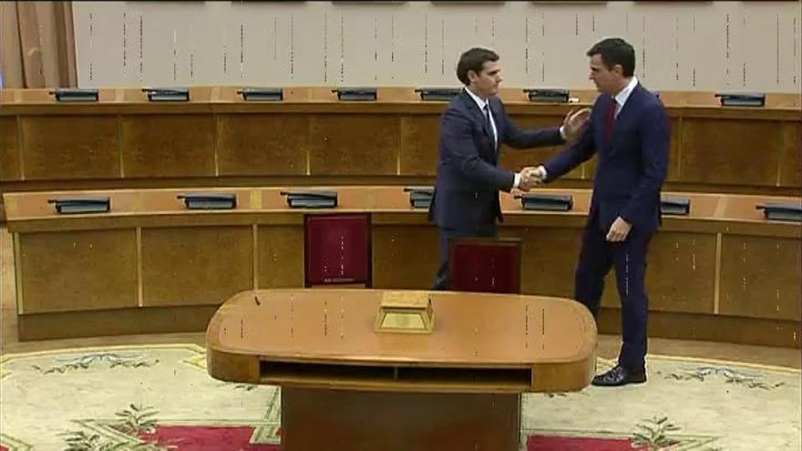 Sánchez y Rivera firman el acuerdo para un Gobierno "reformista"