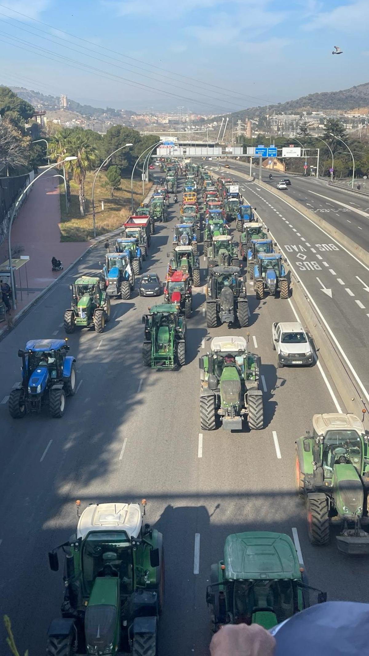 Los tractores circulan por las calles de Barcelona