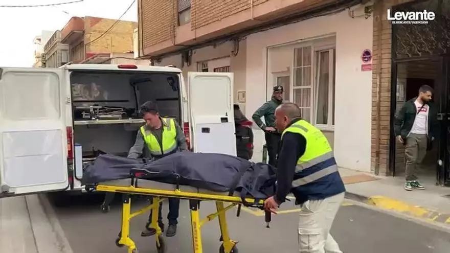 Trasladan el cadaver del hombre fallecido tras consumir drogas en un encuentro sexual
