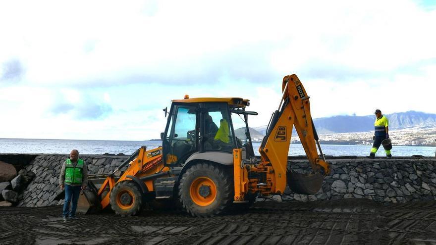 El Rosario acelera la rehabilitación de su litoral tras el paso de la borrasca Therese
